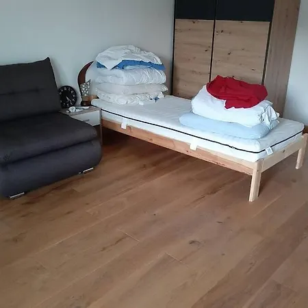 Ruhiges Zimmer Mit Balkon Und Bad شقة ميونيخ